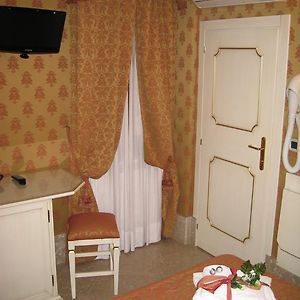 Camera economy con letto king size