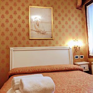 Camera con letto king size